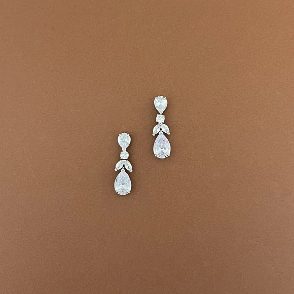 Bridal Earring Set *New in Box* - Picture 4 of 9